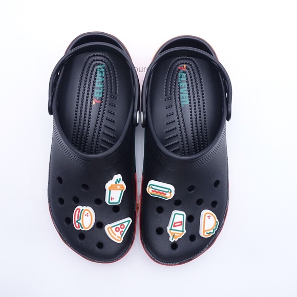 NEW Crocs x 7Eleven Classic Clogs 208272-001 Black/Orange - Picture 4 of 7